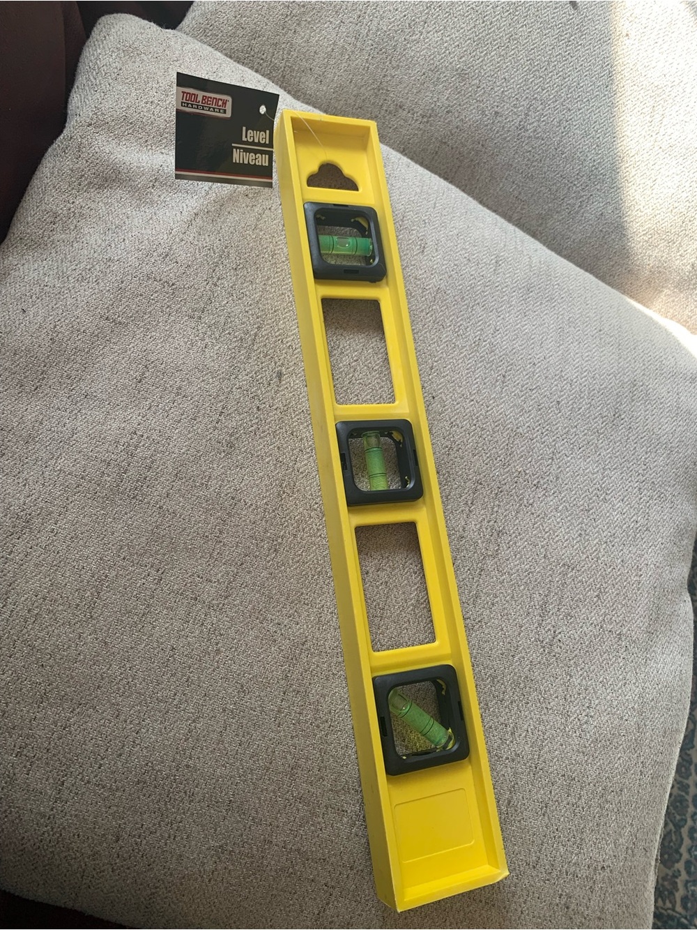 Tool Bench 16-Inch Plastic Spirit Level with 3 Bubble Vials & Built-In Ruler